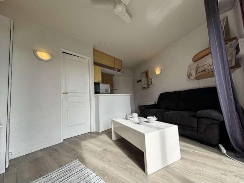 Photo de la galerie de l'établissement Appt 2 pièces LA ROCHELLE - LR010-215, à La Rochelle