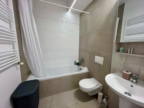 Et badeværelse på 4City North Apartament 2 rooms