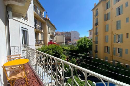 New apartment in Forville with balcony