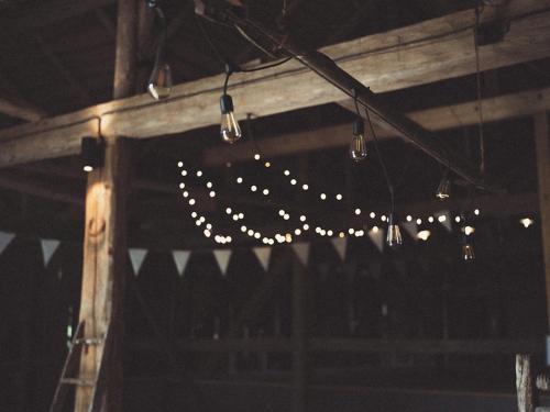 a bunch of lights hanging from a ceiling at Folk och Fä in Grisslehamn