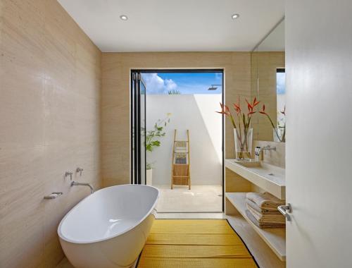 Bilik mandi di Atelier House