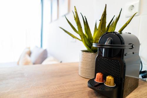 Příslušenství pro přípravu čaje a kávy v ubytování Pebble Garden