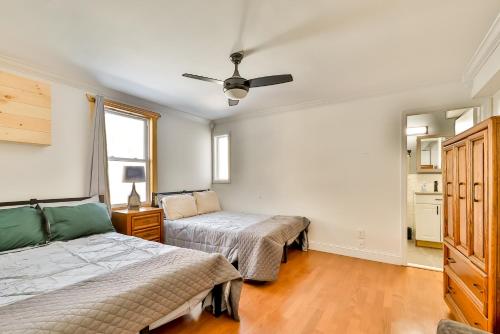 a bedroom with two beds and a ceiling fan at Matterhorns Hunter Lodge in Hunter