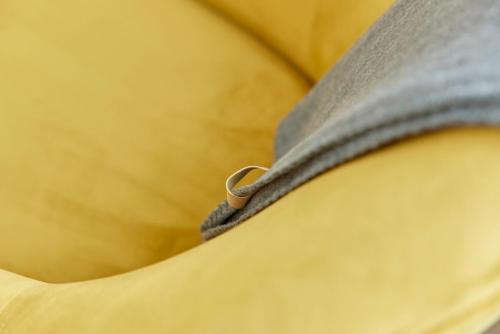 a close up of a persons knee with a zipper at Hoffmanns Weinstube in Bernkastel-Kues