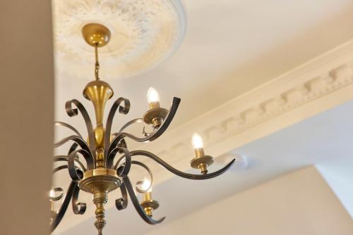 a chandelier hanging from a ceiling at Hoffmanns Weinstube in Bernkastel-Kues