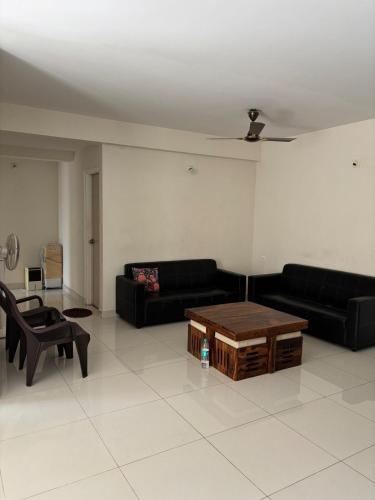 Χώρος καθιστικού στο Spacious 3BHK for a Perfect Stay
