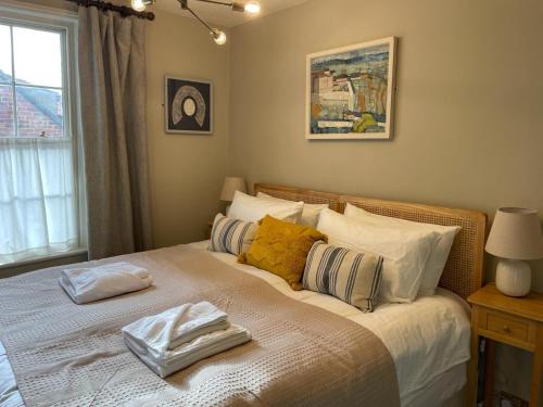 Ένα ή περισσότερα κρεβάτια σε δωμάτιο στο Seascape Cottage