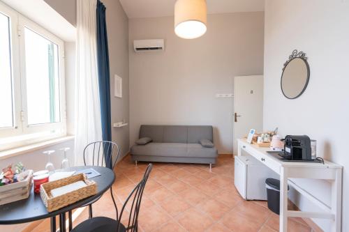 a small living room with a table and a couch at Artis Mare in Pozzuoli