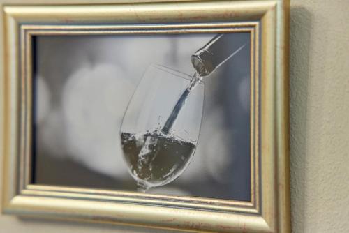 a glass of wine being poured in a picture at Hoffmanns Weinstube in Bernkastel-Kues