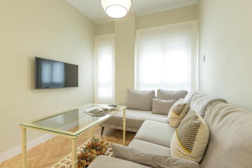 Charming 2 bedrooms apartment with FREE Parking at Plaza Alameda by OCityzen
