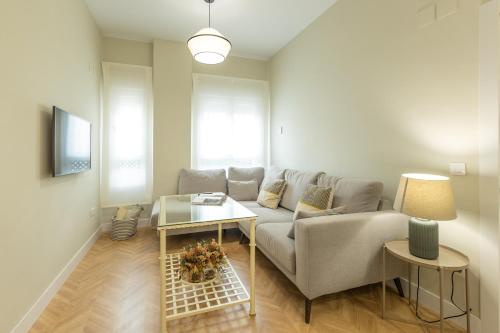 Charming 2 bedrooms apartment with FREE Parking at Plaza Alameda by OCityzen
