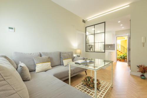 Charming 2 bedrooms apartment with FREE Parking at Plaza Alameda by OCityzen