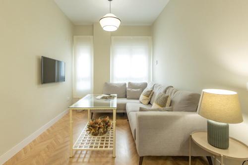 Charming 2 bedrooms apartment with FREE Parking at Plaza Alameda by OCityzen