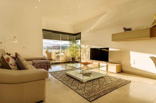 Hoyo19 10 Views Luxury Resort