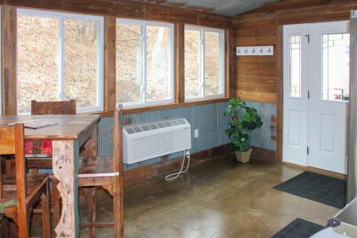 Φωτογραφία από το άλμπουμ του Scenic Yankton Retreat with Fire Pit 1 Mi to Lake! σε Yankton