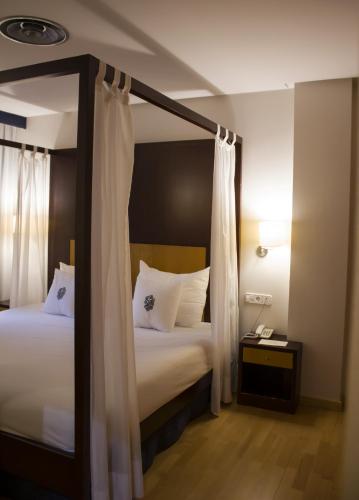 Ένα ή περισσότερα κρεβάτια σε δωμάτιο στο Lobios Caldaria Hotel Balneario