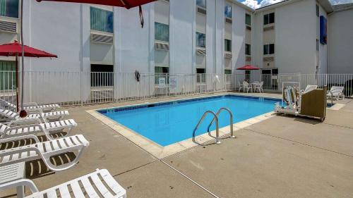 a swimming pool with chairs and a hotel at Studio 6 King of Prussia PA Philadelphia in King of Prussia