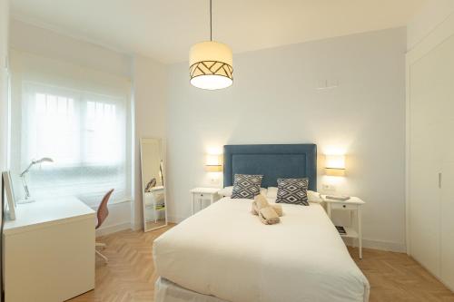 Charming 2 bedrooms apartment with FREE Parking at Plaza Alameda by OCityzen