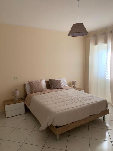 a bedroom with a large bed in a room at Tenuta degli Uliveti in SantʼElia Fiumerapido