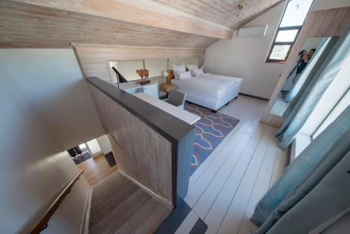 an overhead view of a living room with a couch at Cottage Sauvignon in Plumstead