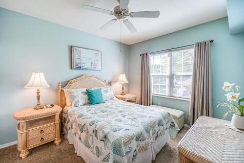 Katil atau katil-katil dalam bilik di Fort Myers Condo with Community Pool 4 Mi to Beach!