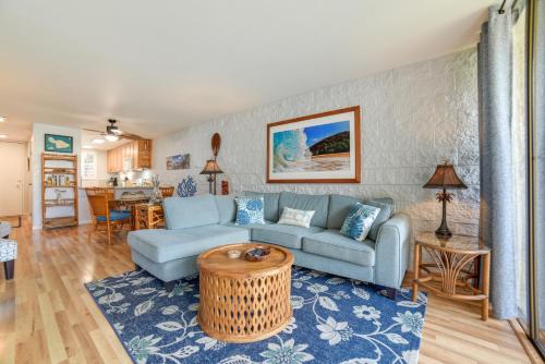 Χώρος καθιστικού στο Maalaea Condo with Pool Access - Walk to Beach!