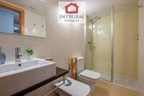 Et badeværelse på Sakura Apartment Palamós