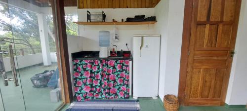 a kitchen with a refrigerator in a room at Casa Zero Sete - Praia de Algodões - Apto Árvores in Marau