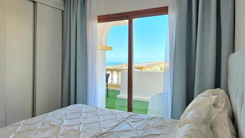 Family Apartment Ocean & Mountain Views & Heated Pool