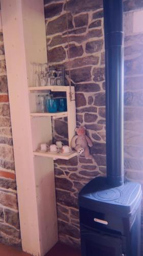 a brick wall with a stove in a room at Monte Paradiso Agriturismo in Pietralunga