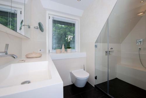 Koupelna v ubytování Benendikenwai 11