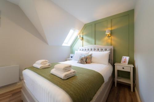 Postel nebo postele na pokoji v ubytování Central Hideaway Dingle
