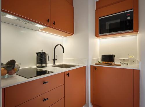 Citadines Holborn-Covent Garden Londonにあるキッチンまたは簡易キッチン