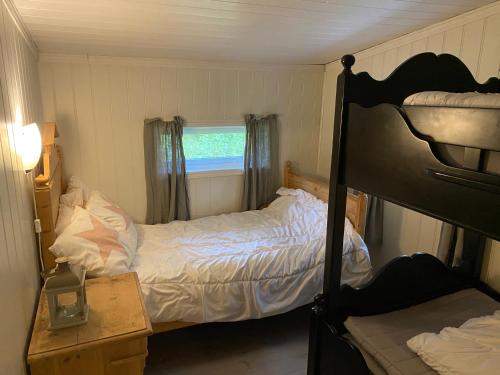 a bedroom with two bunk beds and a window at Gemütliches Blockhaus in Nornäs