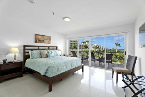 En eller flere senge i et værelse på Beachfront - Brisas del Mar 2BR condo - E324