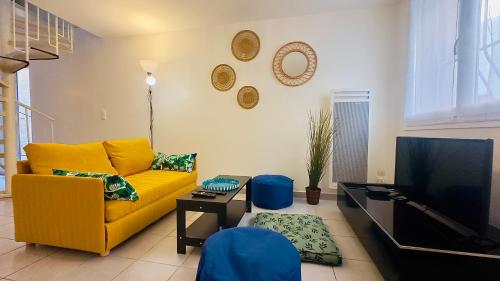 2 Bedroom Duplex Center, Patio