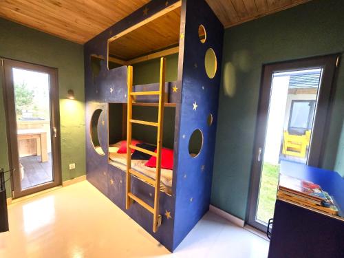 a room with a bunk bed in a house at SOBIESZEPTY Odetchnij ciszą in Gdańsk