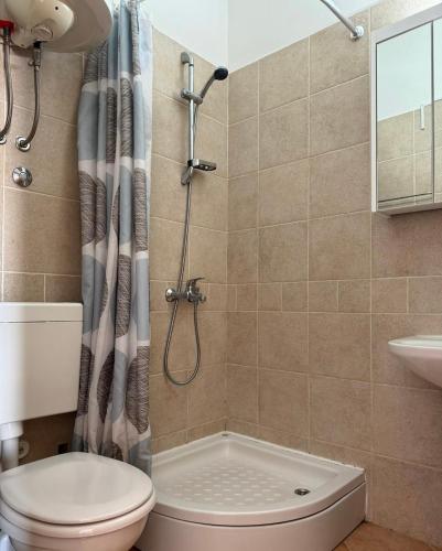 Lovely split level apartment with sea view, pool, free parking and WiFi