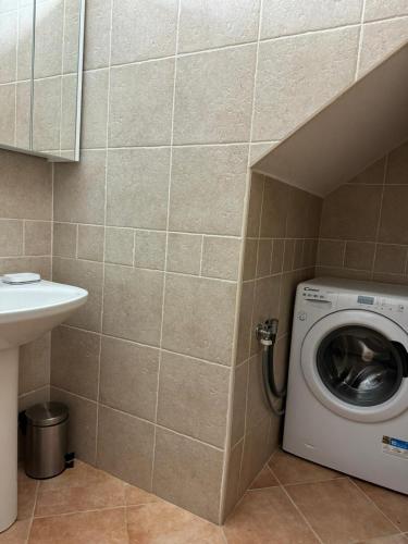 Lovely split level apartment with sea view, pool, free parking and WiFi