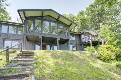 Κήπος έξω από το Luxurious Mountain Retreat with Long Range Views!