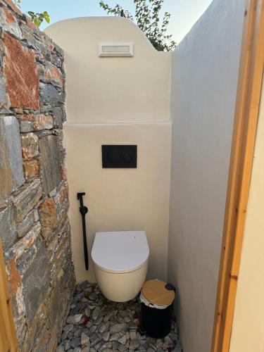 Ένα μπάνιο στο Mikri Vigla Villas with private swimming pool