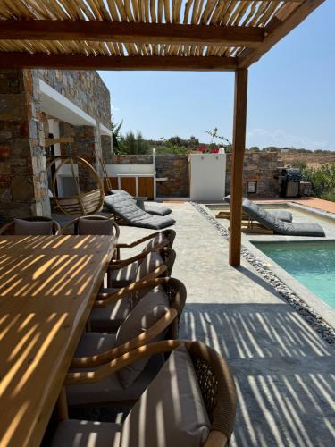 Πισίνα στο ή κοντά στο Mikri Vigla Villas with private swimming pool