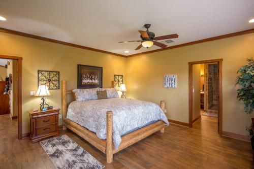 Postel nebo postele na pokoji v ubytování The J's Nest