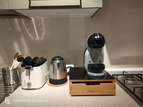 a kitchen counter with a coffee maker and a blender at Foder'House Design Suite in Agrigento