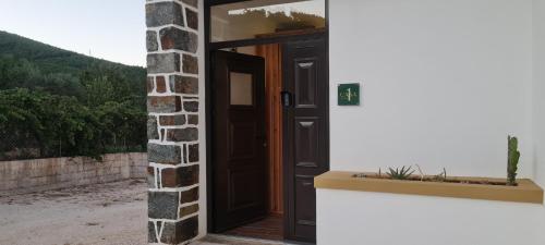 an open door in a building with a brick wall at Montanha a Lápis in Proença-a-Nova