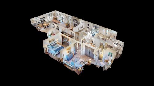 una vista aérea de un plano del suelo de una casa en Olive and Stone, en Templeton
