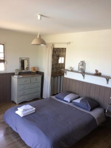 Ένα ή περισσότερα κρεβάτια σε δωμάτιο στο Chambre Taru