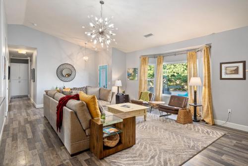 a living room with a couch and a table at Vista Mellow Cottage in San Miguel