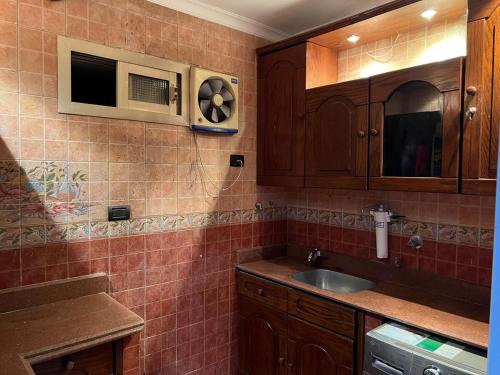 Η κουζίνα ή μικρή κουζίνα στο 3 Bedroom apartment with Garden & Office