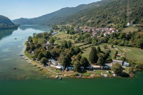 Gallery image of Camping Bel Air Village Sous le Moulin in Condes